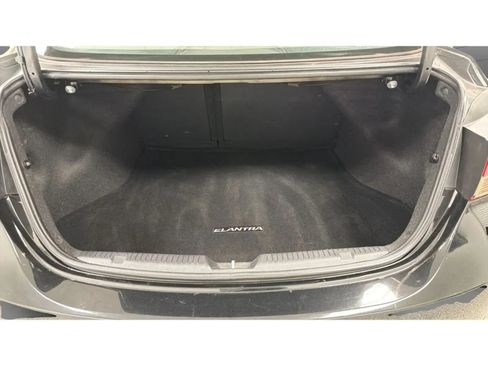 Used 2016 Hyundai Elantra SE FWD image 18