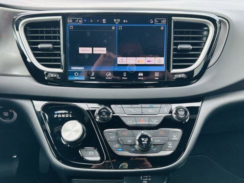 New 2026 Chrysler Voyager LX image 21