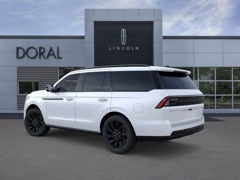 New 2025 Lincoln Navigator Reserve w/ Jet Appearance Package AWD/4WD image 4