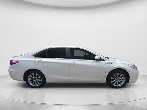 Used 2015 Toyota Camry XLE w/ Moonroof Package FWD image 4