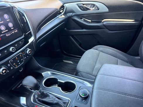 Used 2022 Chevrolet Traverse LT AWD/4WD image 24