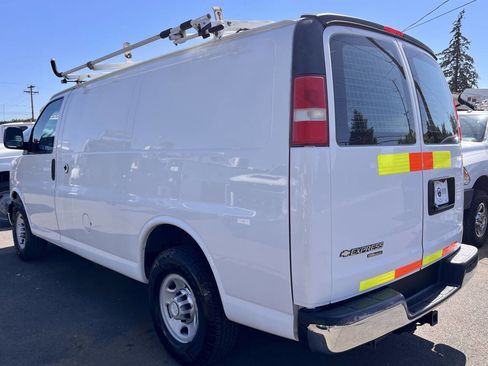 Used 2014 Chevrolet Express 2500 RWD image 3