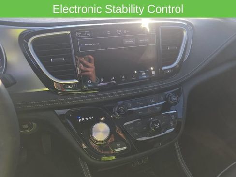 Used 2025 Chrysler Pacifica Limited FWD image 23