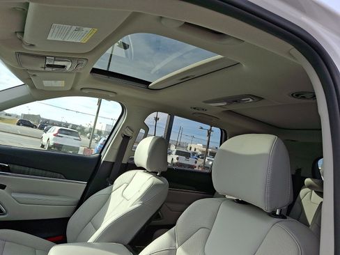 Used 2024 Kia Telluride SX w/ Towing Package image 15