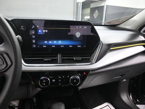Used 2024 Chevrolet Trax LT FWD image 31