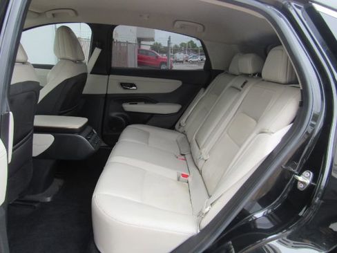 Used 2023 Nissan Ariya FWD image 19