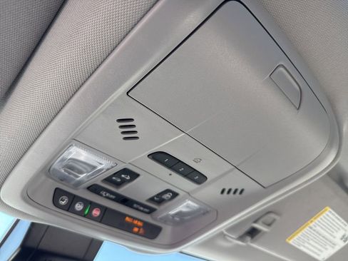 Used 2022 GMC Terrain SLT w/ Infotainment Package II image 25