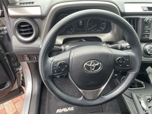 Used 2018 Toyota RAV4 LE FWD image 15