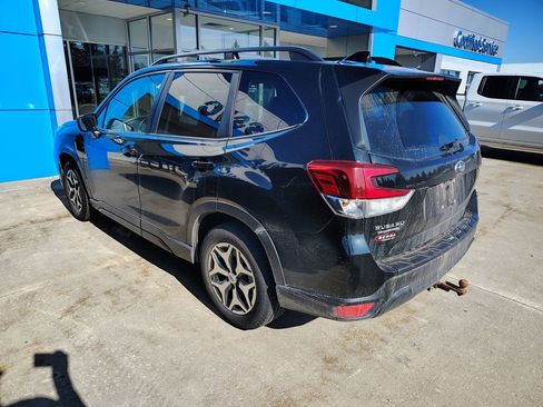 Used 2020 Subaru Forester Premium image 7