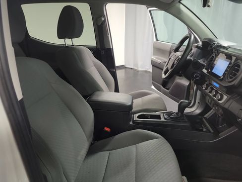 Used 2022 Toyota Tacoma SR AWD/4WD image 33
