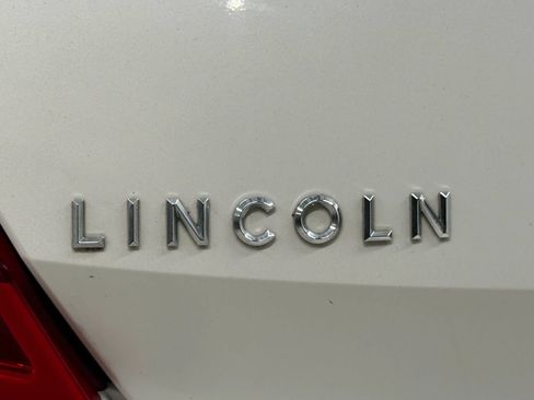 Used 2013 Lincoln MKS AWD image 13
