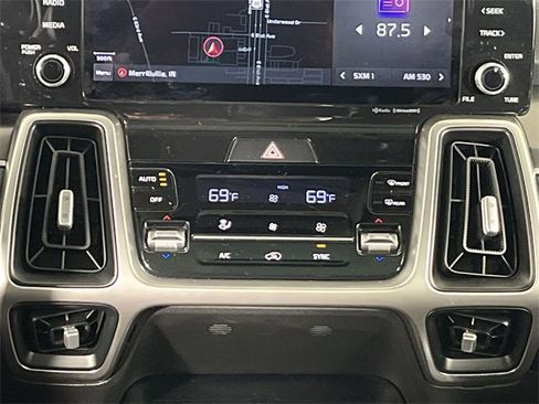 Certified 2022 Kia Sorento S w/ Panoramic Sunroof Package image 19