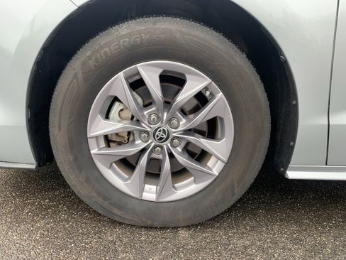 Used 2022 Toyota Sienna XLE AWD/4WD image 44