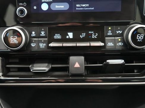 Used 2024 Toyota Highlander LE AWD/4WD image 51