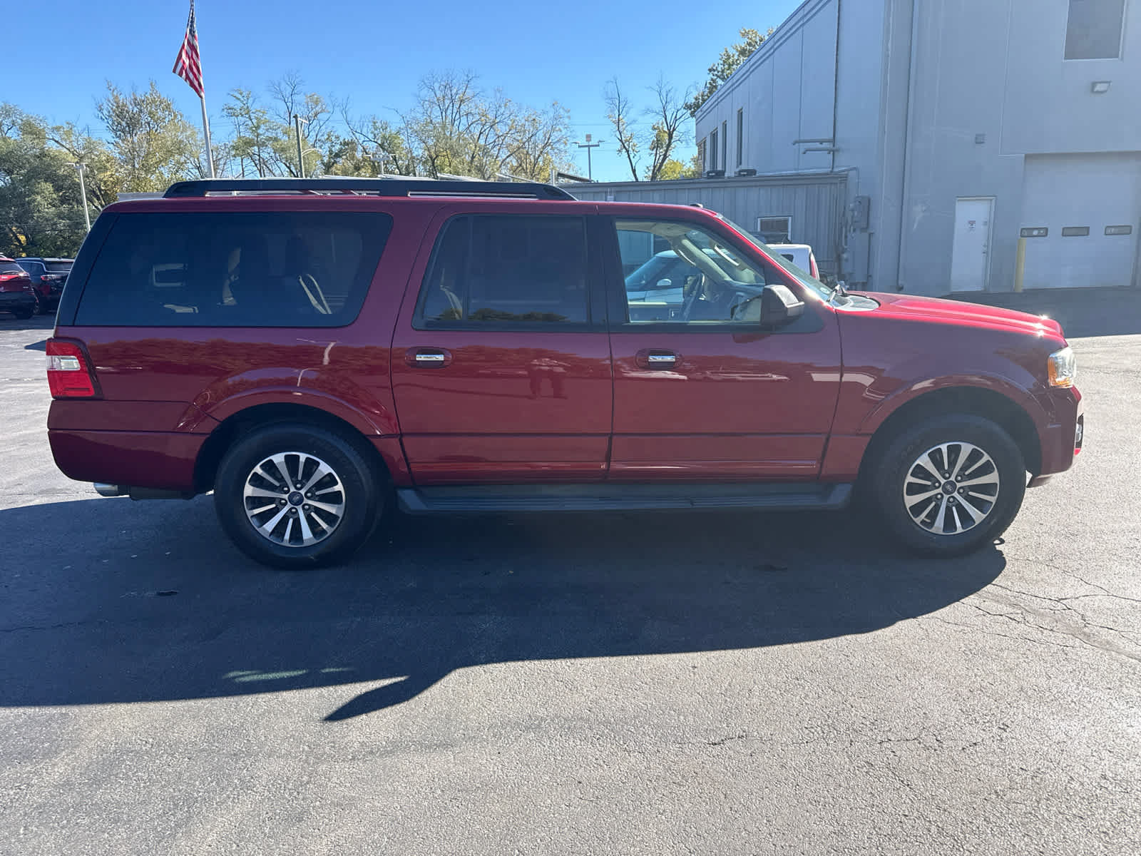 Used 2016 Ford Expedition EL XLT w/ Equipment Group 202A AWD/4WD image 2