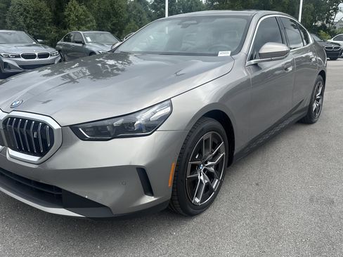 Used 2026 BMW i5 eDrive40 AWD/4WD image 5