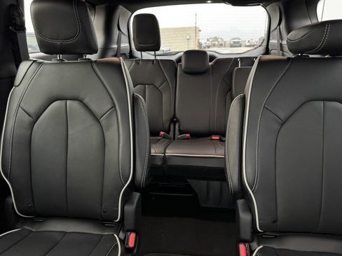 New 2026 Chrysler Pacifica Limited w/ S Appearance Package image 9