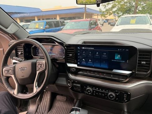 Used 2025 Chevrolet Silverado 1500 LT Trail Boss AWD/4WD image 19