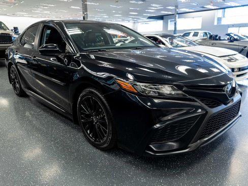 Used 2021 Toyota Camry SE w/ Carpet Mat Package (TMS) FWD image 3