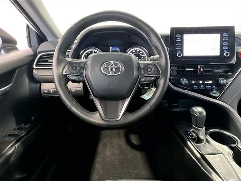 Used 2024 Toyota Camry SE image 8