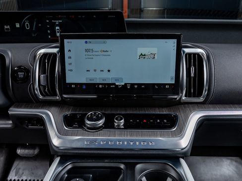 Used 2025 Ford Expedition Max Platinum w/ Platinum Ultimate Package image 24