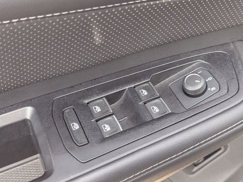 Used 2025 Volkswagen Atlas SE image 21