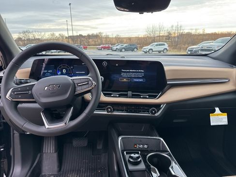 New 2026 Chevrolet Equinox ACTIV w/ Safety and Technology Package image 21