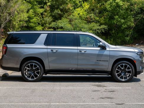 Used 2022 Chevrolet Suburban RST w/ Luxury Package AWD/4WD image 4