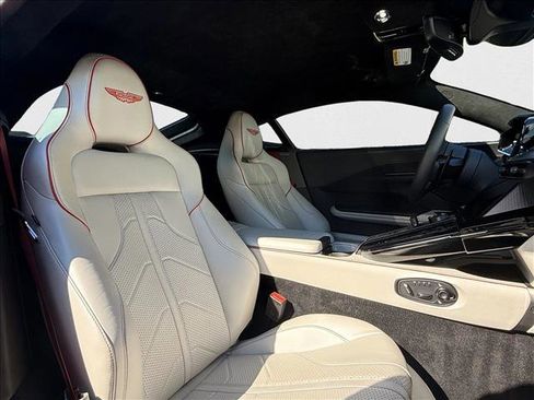 Used 2025 Aston Martin V8 Vantage Coupe image 10