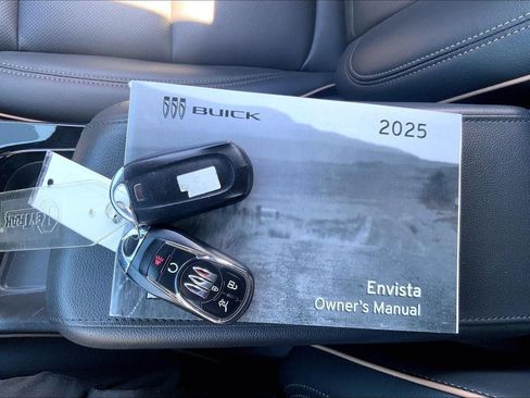 Used 2025 Buick Envista Avenir FWD image 12