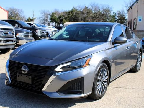 Used 2023 Nissan Altima 2.5 SV w/ SV Premium Package FWD image 7