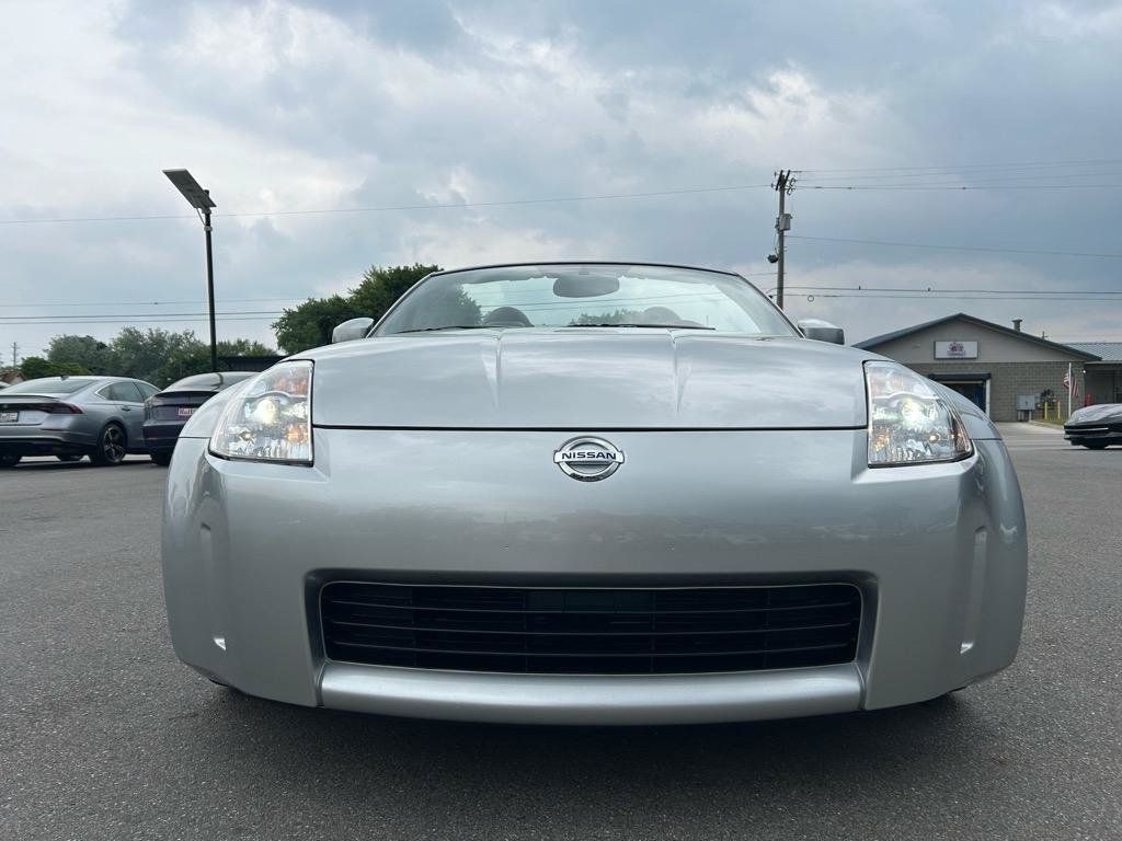 Used 2005 Nissan 350Z Touring RWD image 4