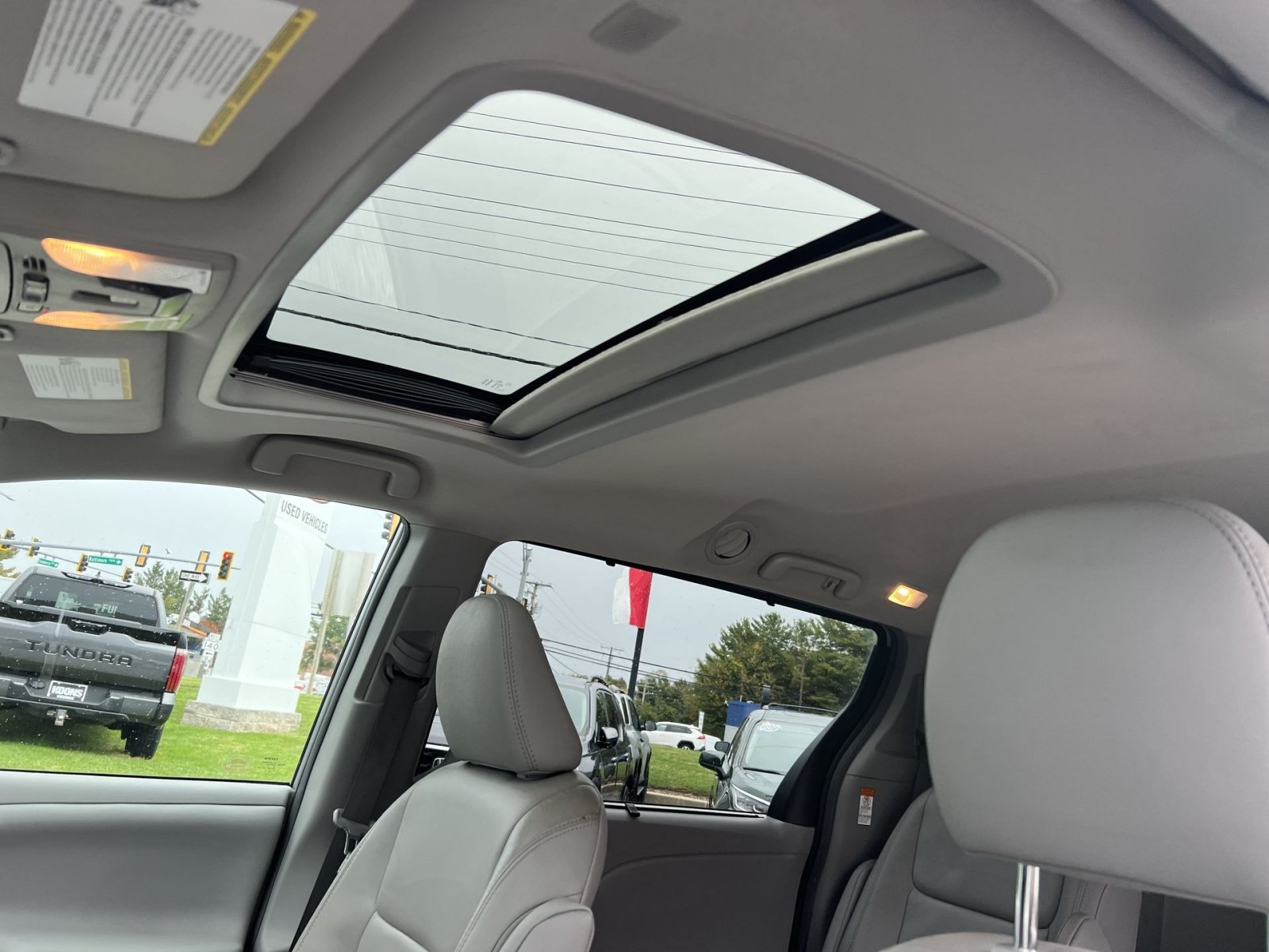 Used 2019 Toyota Sienna XLE w/ XLE Navigation Package FWD image 24