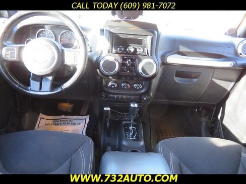 Used 2014 Jeep Wrangler Unlimited Sahara image 18