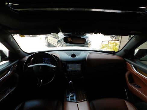 Used 2017 Maserati Levante w/ Luxury Package image 7