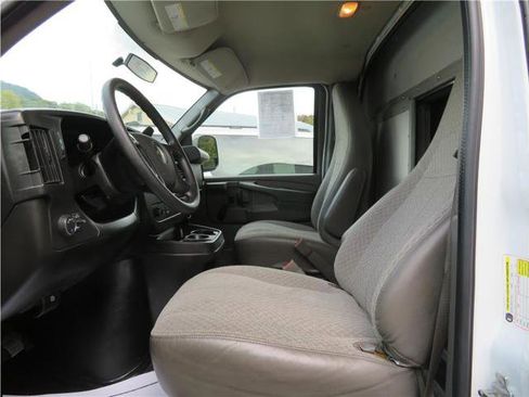 Used 2015 Chevrolet Express 3500 image 20