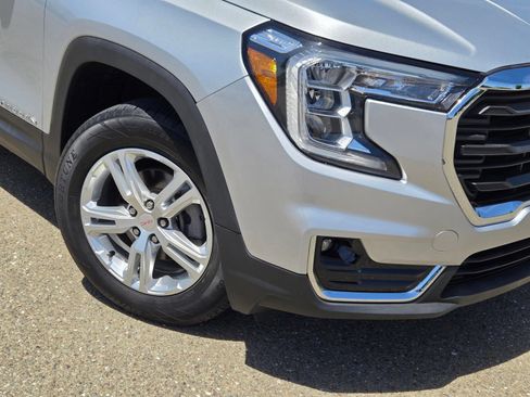 Used 2022 GMC Terrain SLE w/ Driver Convenience Package AWD/4WD image 9
