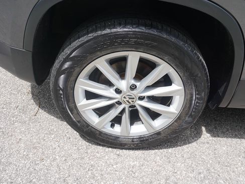 Used 2017 Volkswagen Tiguan Limited w/ Premium Package FWD image 10