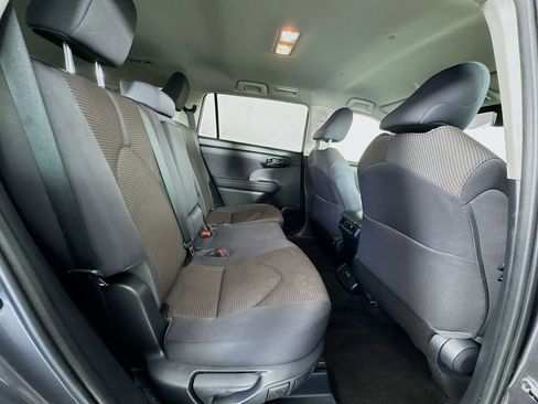 Used 2023 Toyota Highlander LE image 28