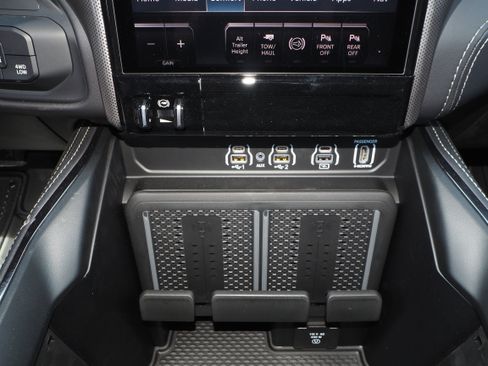 New 2025 RAM 2500 Limited image 25