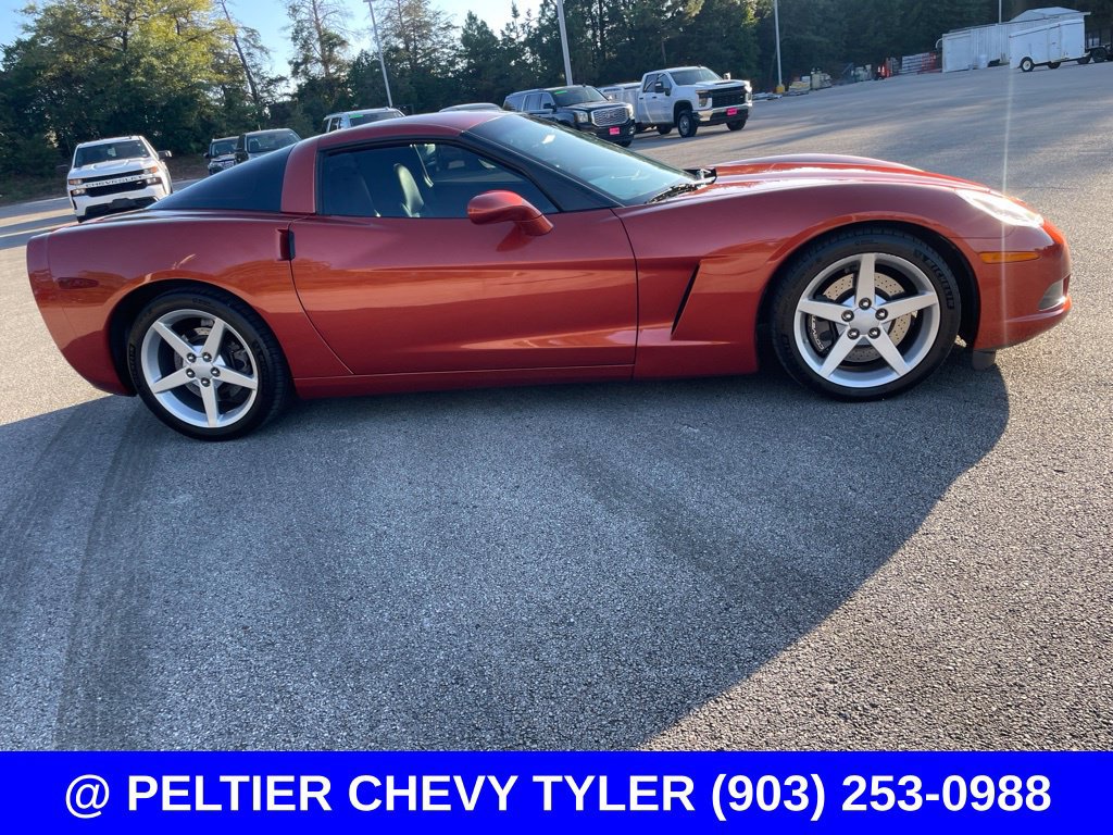 Used 2005 Chevrolet Corvette Coupe w/ Performance Handling Package RWD image 19