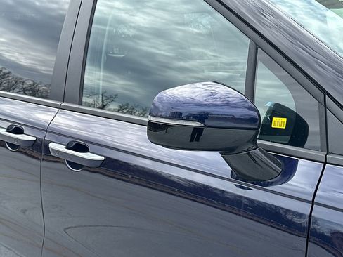 New 2026 Kia Carnival LX image 9