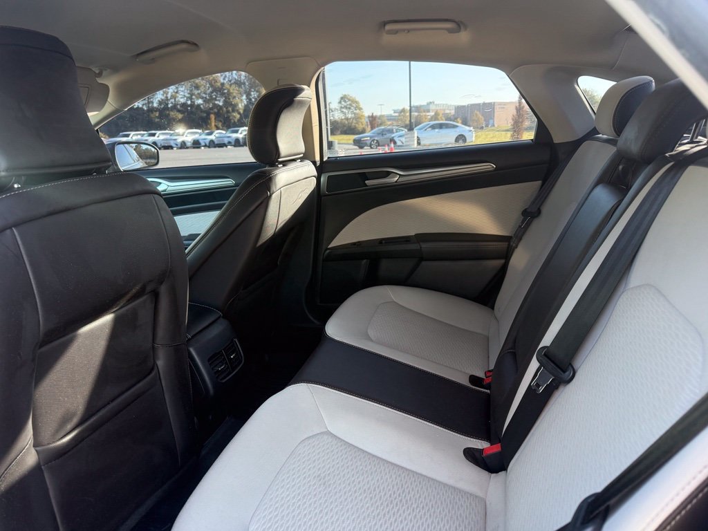 Used 2019 Ford Fusion SE w/ Equipment Group 151A FWD image 26