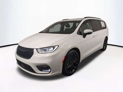 Used 2023 Chrysler Pacifica Touring-L w/ S Appearance Package FWD image 9