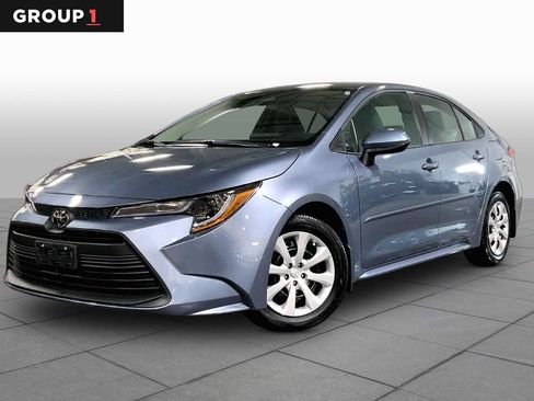 Used 2025 Toyota Corolla LE FWD image 1