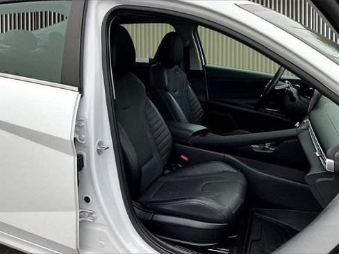 Used 2021 Hyundai Elantra Limited image 7