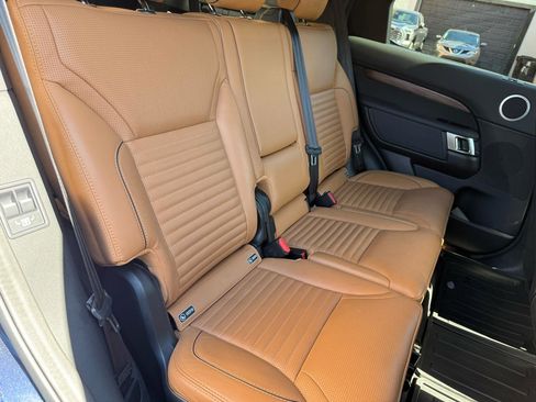 Used 2019 Land Rover Discovery HSE AWD/4WD image 8