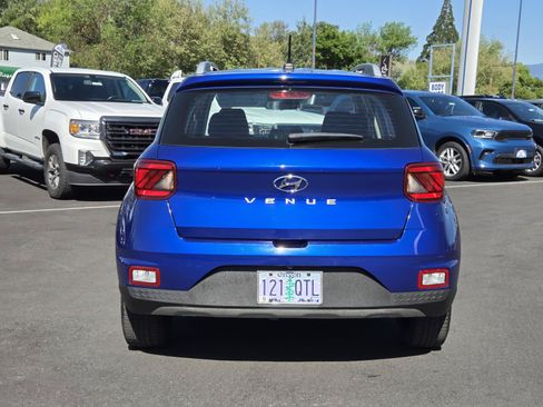 Used 2023 Hyundai Venue SEL FWD image 6