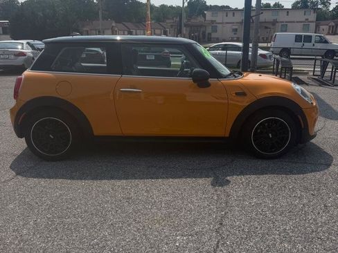 Used 2018 MINI Cooper 2-Door Hardtop w/ Cold Weather Package FWD image 5