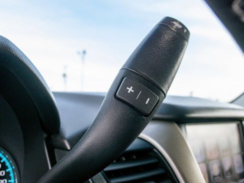 Used 2018 GMC Yukon Denali image 17